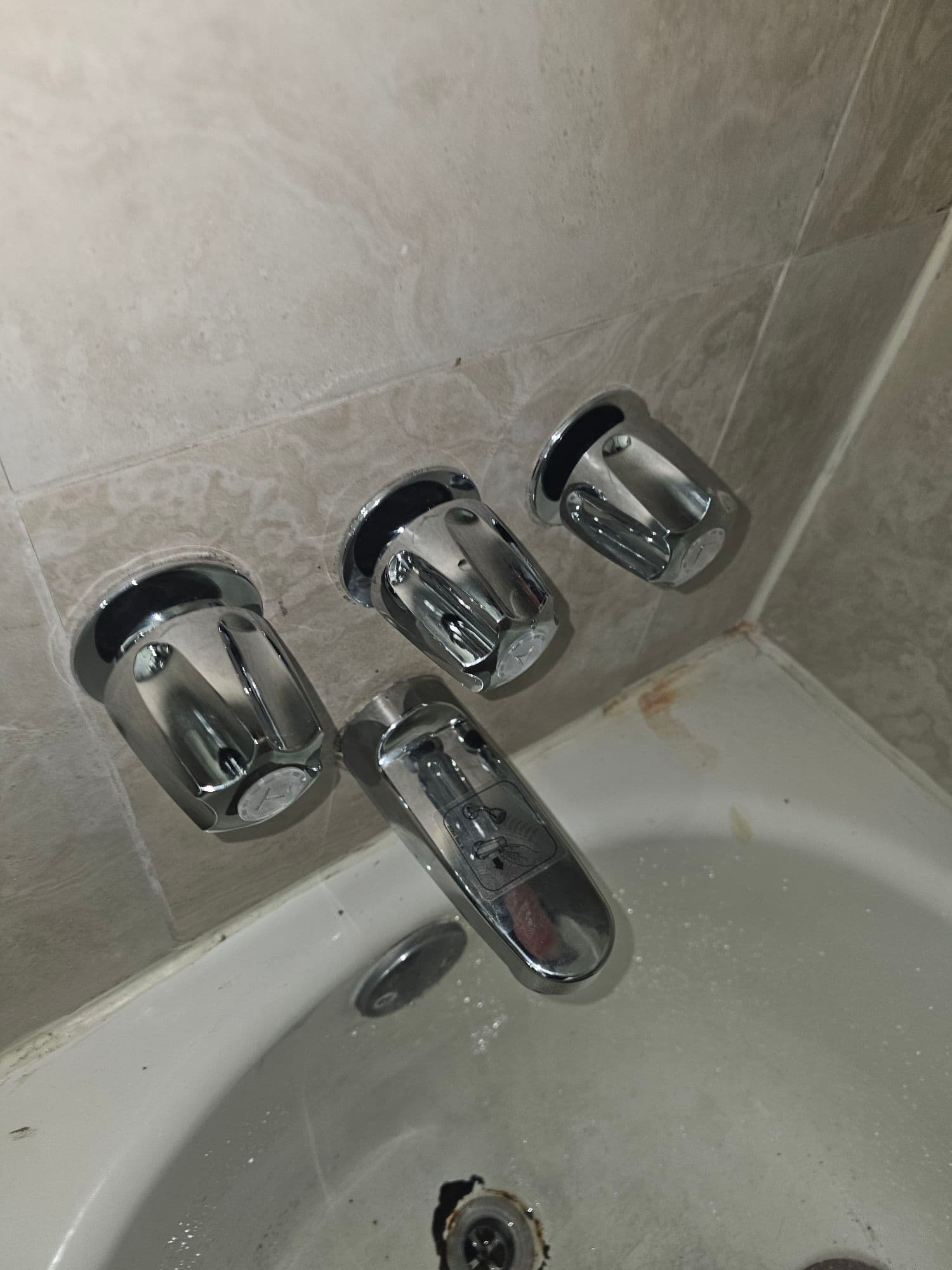 Seamless Fixture Replacement in Your Bathroom