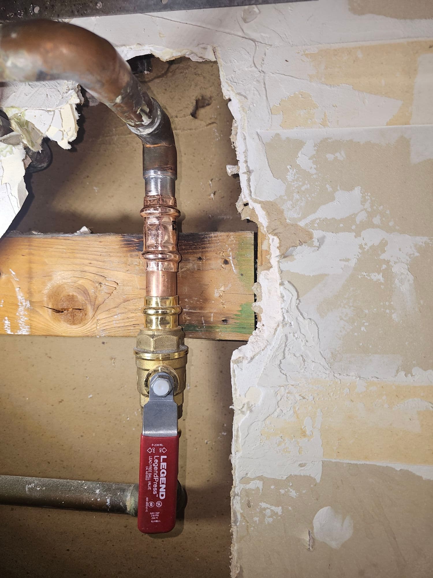 Efficient Leak Repair on Apartment's Third Floor image